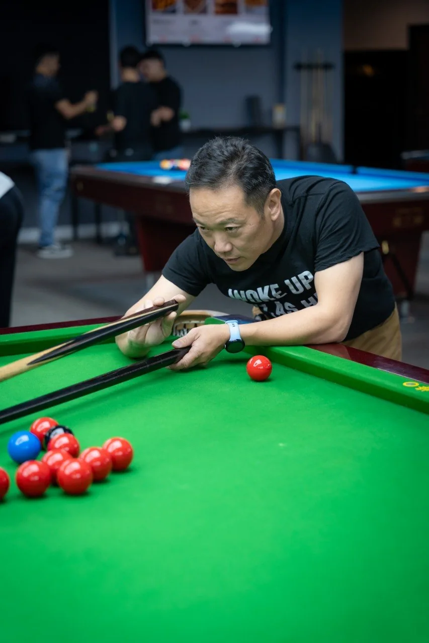 Focused tournament player lining up a shot at iCUE Billiard Club